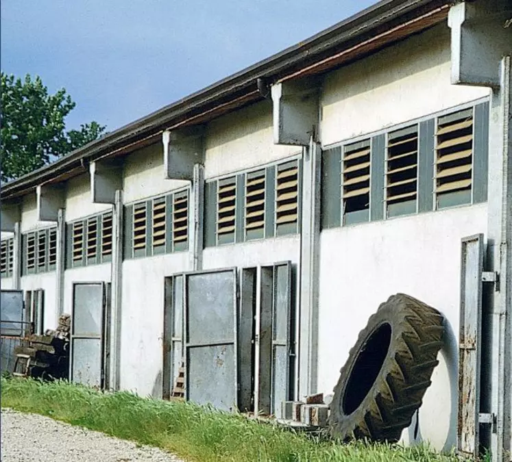 découvrez notre service d'évaluation des bâtiments agricoles, garantissant une estimation précise de la valeur de vos infrastructures. que ce soit pour l'achat, la vente ou l'assurance, notre expertise vous accompagne dans toutes vos démarches.