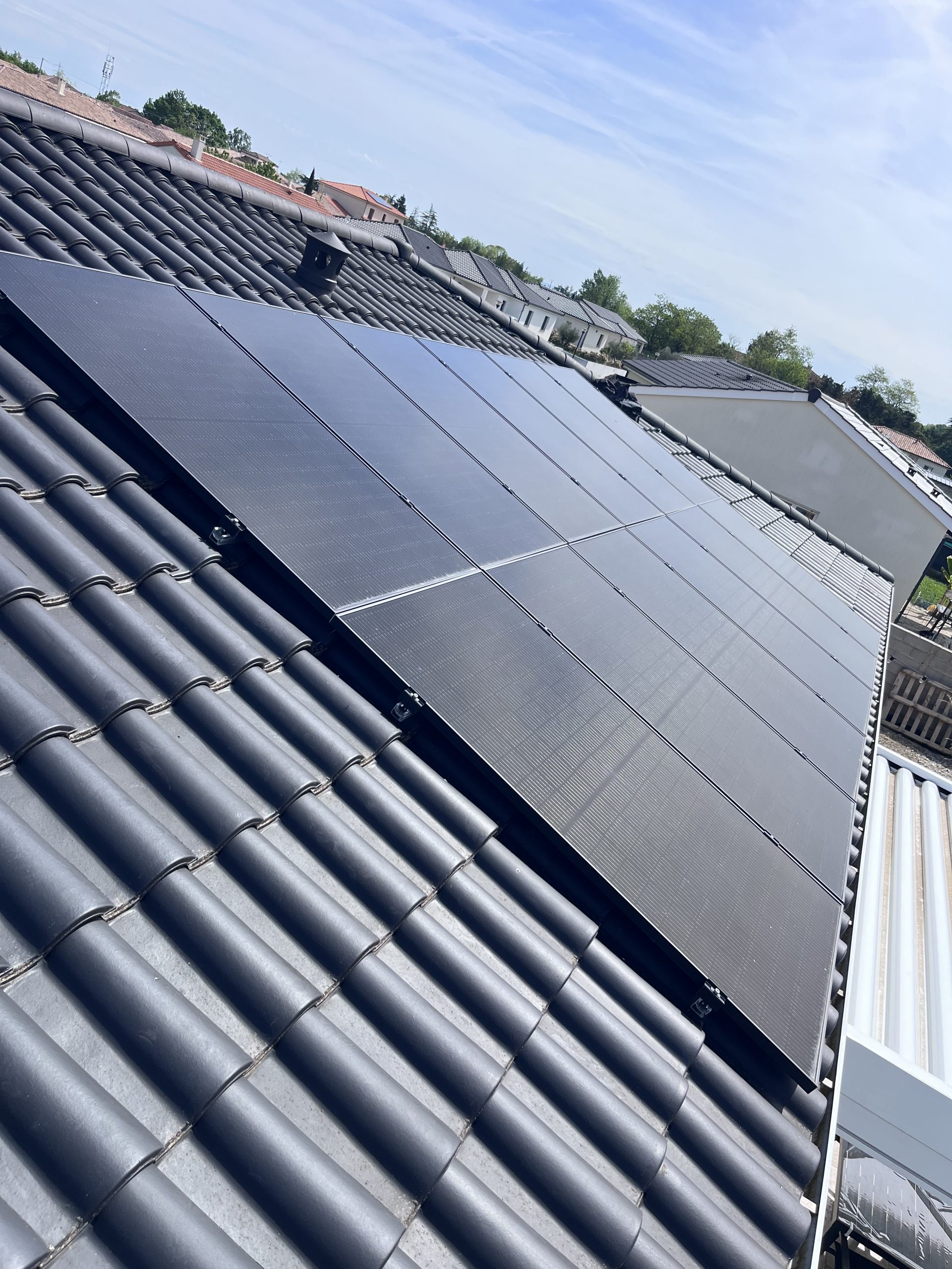 découvrez comment un panneau solaire peut fonctionner même sans soleil ! explorez les technologies innovantes qui permettent de produire de l'énergie solaire par temps nuageux ou la nuit, et apprenez comment maximiser l'efficacité de votre installation. idéal pour une transition énergétique durable.