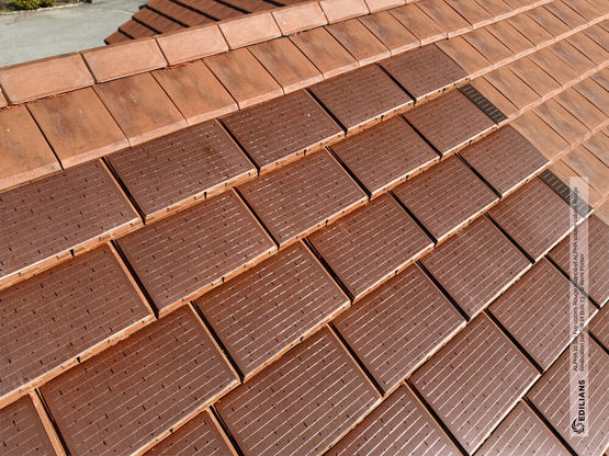 découvrez les tuiles solaires, une solution innovante et esthétique pour produire de l'énergie renouvelable tout en préservant l'apparence de votre toiture. idéales pour allier design et écologie, ces tuiles offrent une performance optimale et contribuent à votre transition énergétique.