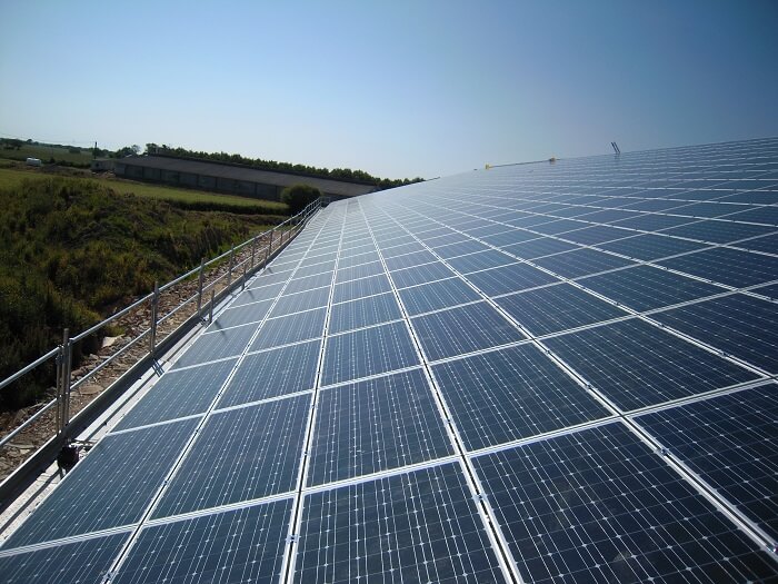 découvrez les panneaux photovoltaïques, une solution écologique pour produire votre propre énergie solaire. économisez sur vos factures d'électricité tout en contribuant à la protection de l'environnement grâce à des panneaux performants et durables.
