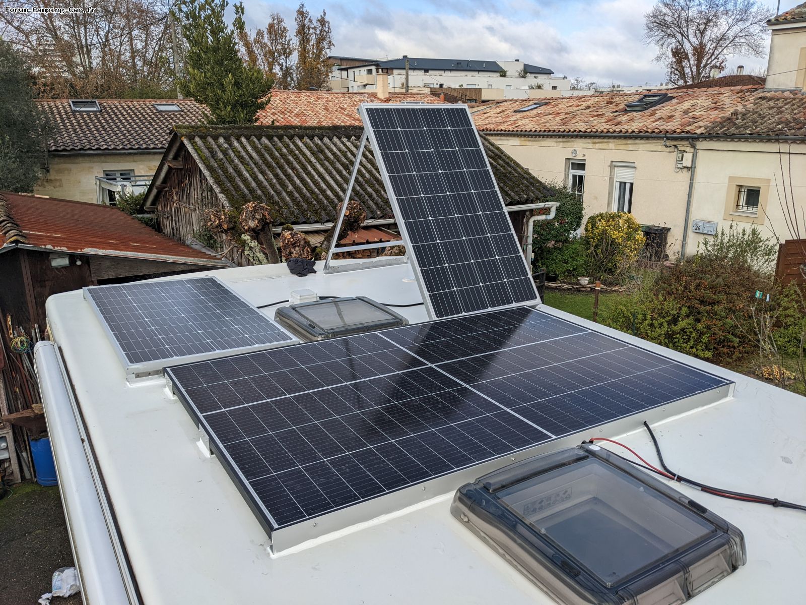 découvrez notre forum dédié aux panneaux photovoltaïques, un espace d'échange pour partager des conseils, des expériences et des informations sur l'installation, l'entretien et les avantages des systèmes solaires.