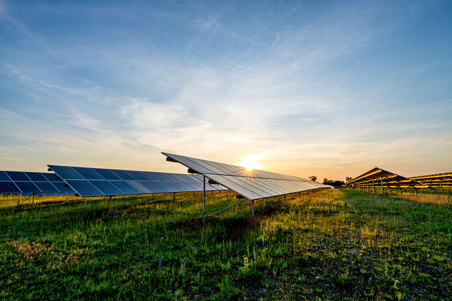 découvrez les avantages de l'énergie photovoltaïque pour un avenir plus durable. apprenez comment les panneaux solaires transforment la lumière du soleil en électricité, réduisant ainsi votre empreinte carbone et vos factures d'énergie.