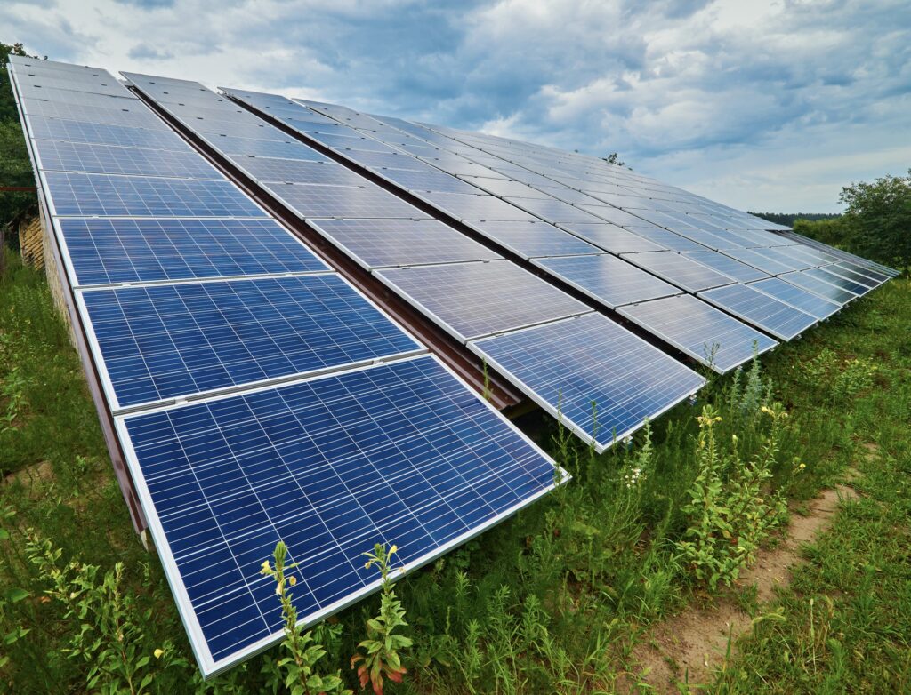 découvrez comment l'énergie solaire transforme les zones rurales en offrant des solutions durables et accessibles. explorez les avantages écologiques et économiques de l'utilisation de panneaux solaires pour éclairer et alimenter les communautés éloignées tout en préservant l'environnement.