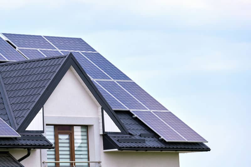 découvrez le rôle essentiel des panneaux photovoltaïques dans la transition énergétique. apprenez comment ces dispositifs convertissent la lumière solaire en électricité, contribuant ainsi à la réduction des émissions de carbone et à l'autonomie énergétique.