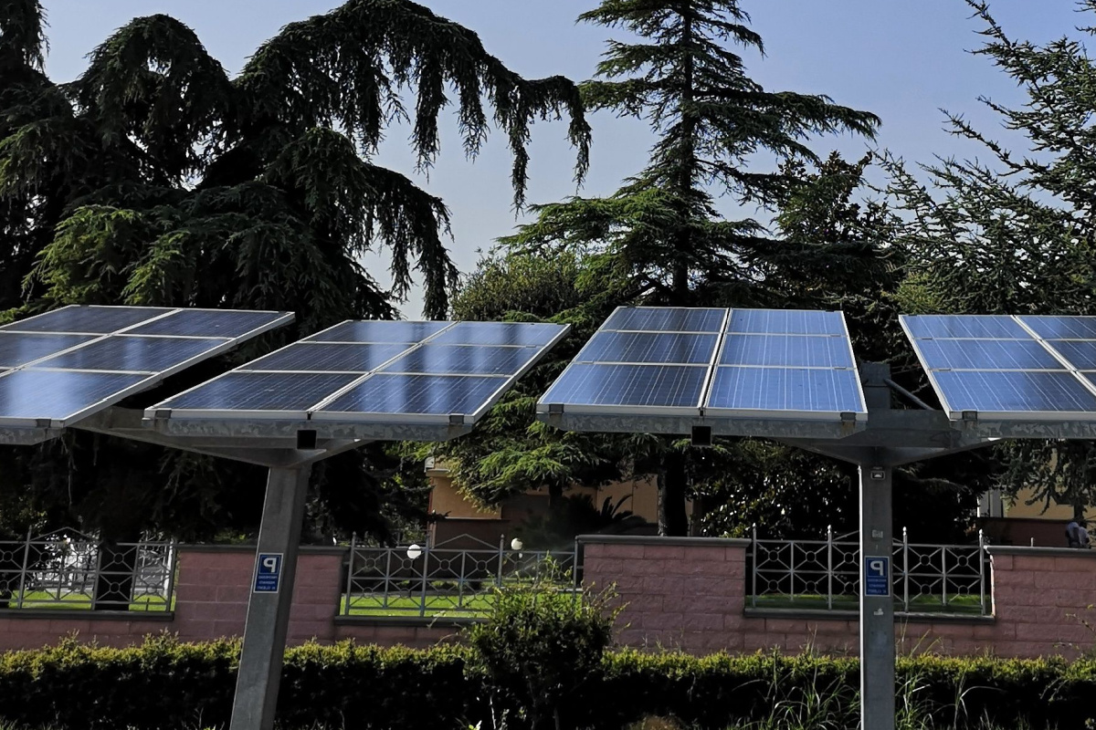découvrez nos abris de garage solaires, alliant protection et autonomie énergétique. conçus pour abriter votre véhicule tout en intégrant des panneaux solaires, ces abris écologiques vous permettent de réduire votre empreinte carbone et de bénéficier d'une source d'énergie renouvelable. profitez d'une solution durable et innovante pour sécuriser votre automobile et contribuer à la préservation de l'environnement.