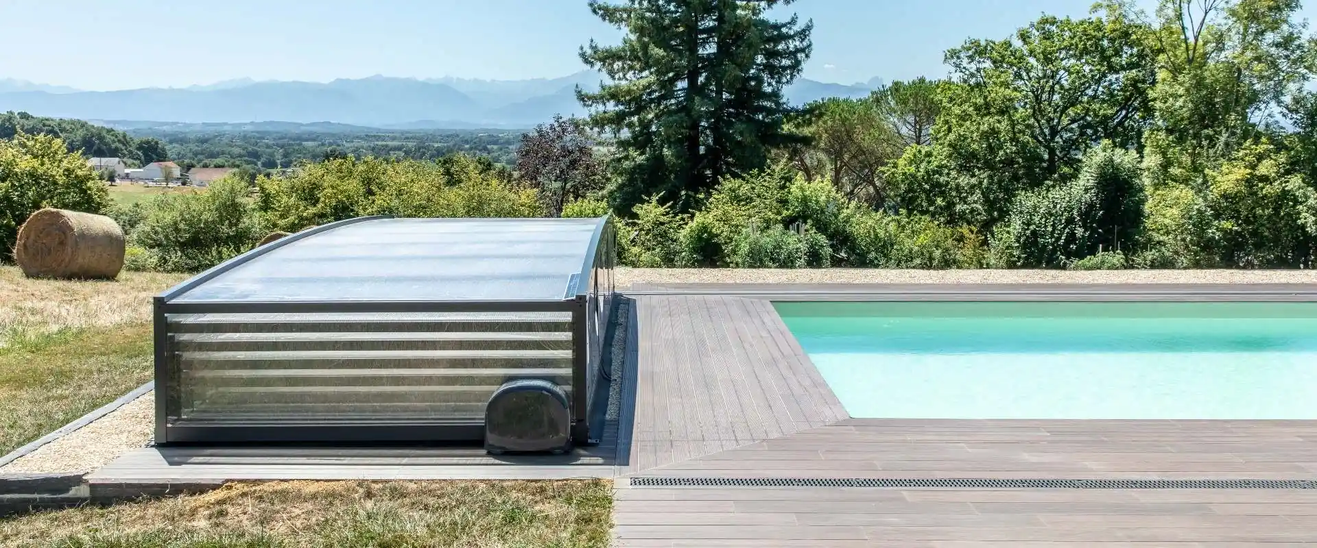 découvrez notre abri piscine solaire, la solution idéale pour prolonger vos baignades tout en économisant sur le chauffage de l'eau. profitez d'une protection optimale contre les intempéries et les débris, tout en bénéficiant d'un confort inégalé. transformez votre espace piscine en un vrai havre de paix et de chaleur grâce à notre gamme d'abris écologiques et esthétiques.