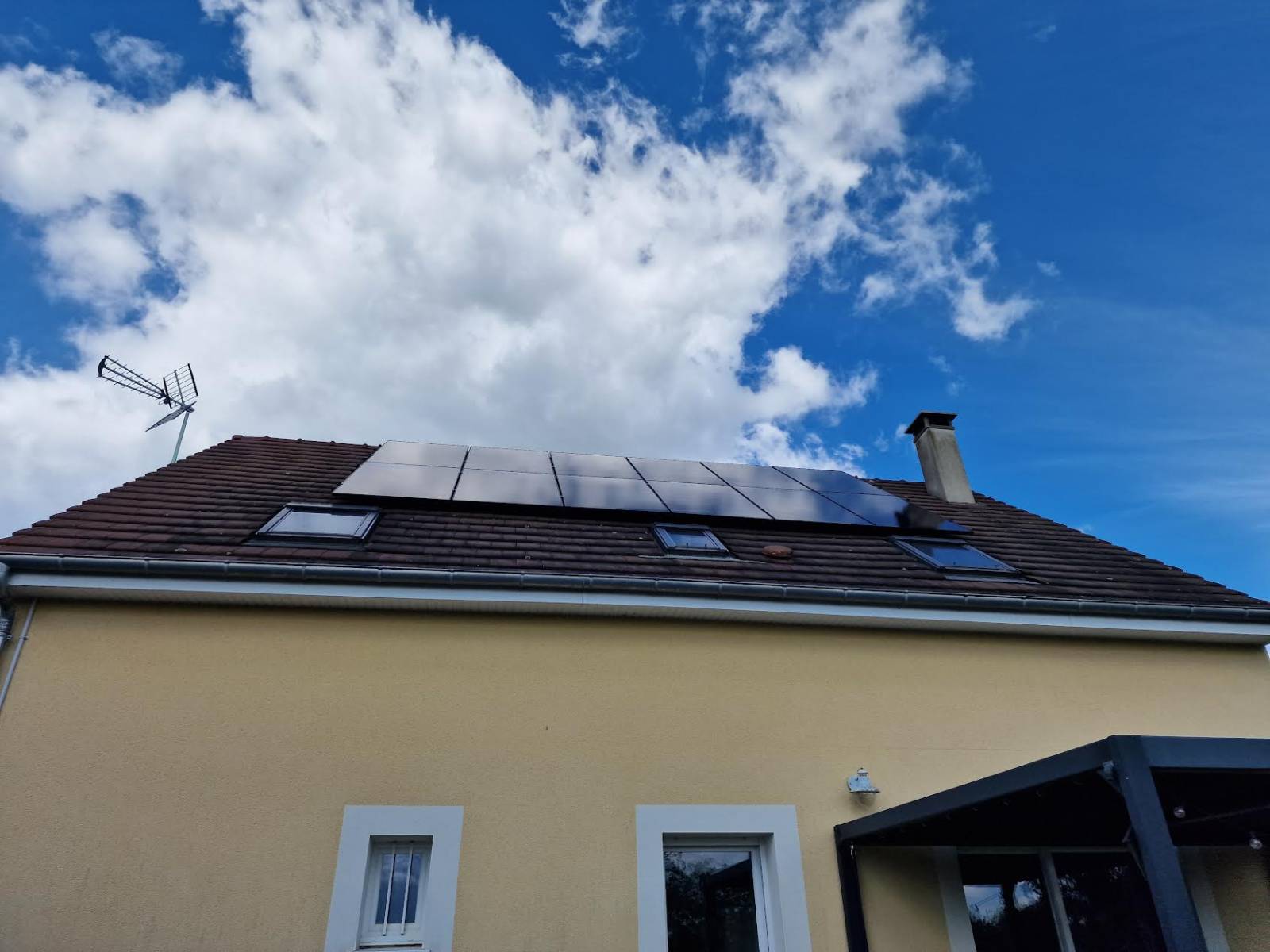 découvrez les aides de l'état pour l'installation de panneaux photovoltaïques en 2025. profitez de subventions et d'incitations fiscales pour réduire vos coûts énergétiques et contribuer à la transition énergétique.