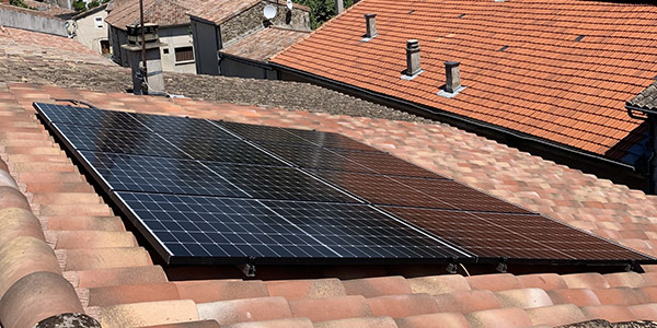 découvrez les différentes aides photovoltaïques disponibles pour vous accompagner dans votre transition énergétique. profitez de subventions, crédits d'impôt et autres dispositifs pour financer votre installation solaire et réduire vos factures d'électricité.