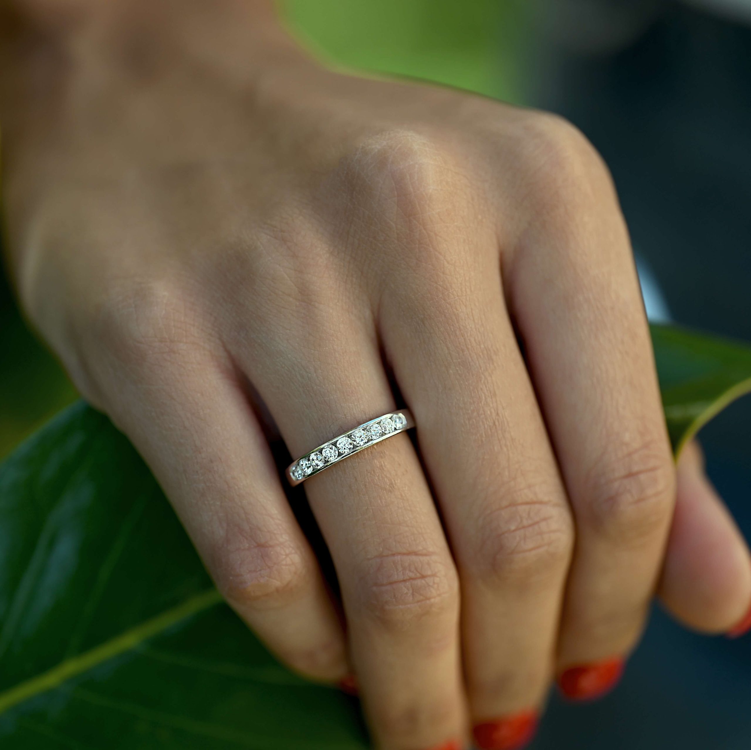 découvrez notre sélection d'alliances uniques symbolisant l'amour et l'engagement. que vous recherchiez une alliance classique ou moderne, trouvez la bague parfaite qui saura célébrer votre union pour l'éternité.