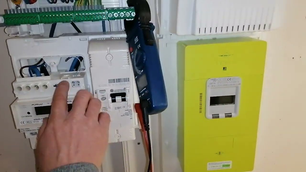 découvrez l'histoire fascinante des anciens compteurs électriques, de leur conception à leur utilisation dans nos foyers. apprenez comment ces appareils ont évolué au fil des ans et leur impact sur la gestion de l'énergie.