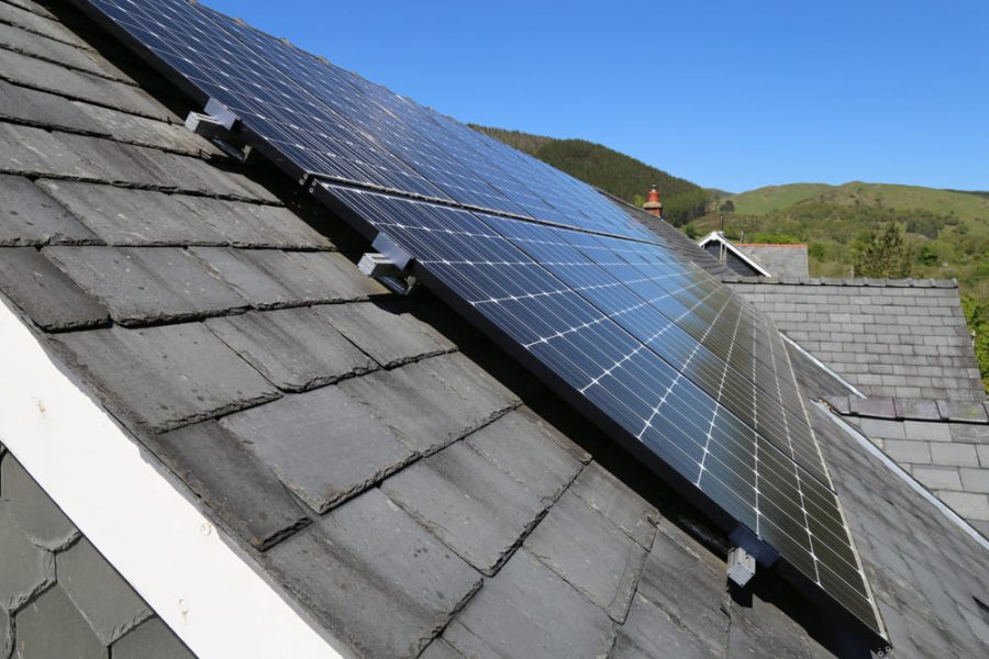 découvrez nos ardoises photovoltaïques, une solution innovante et esthétique pour produire de l'énergie verte tout en préservant l'architecture de votre maison. optez pour une énergie durable et réduisez votre empreinte carbone avec nos ardoises élégantes et performantes.