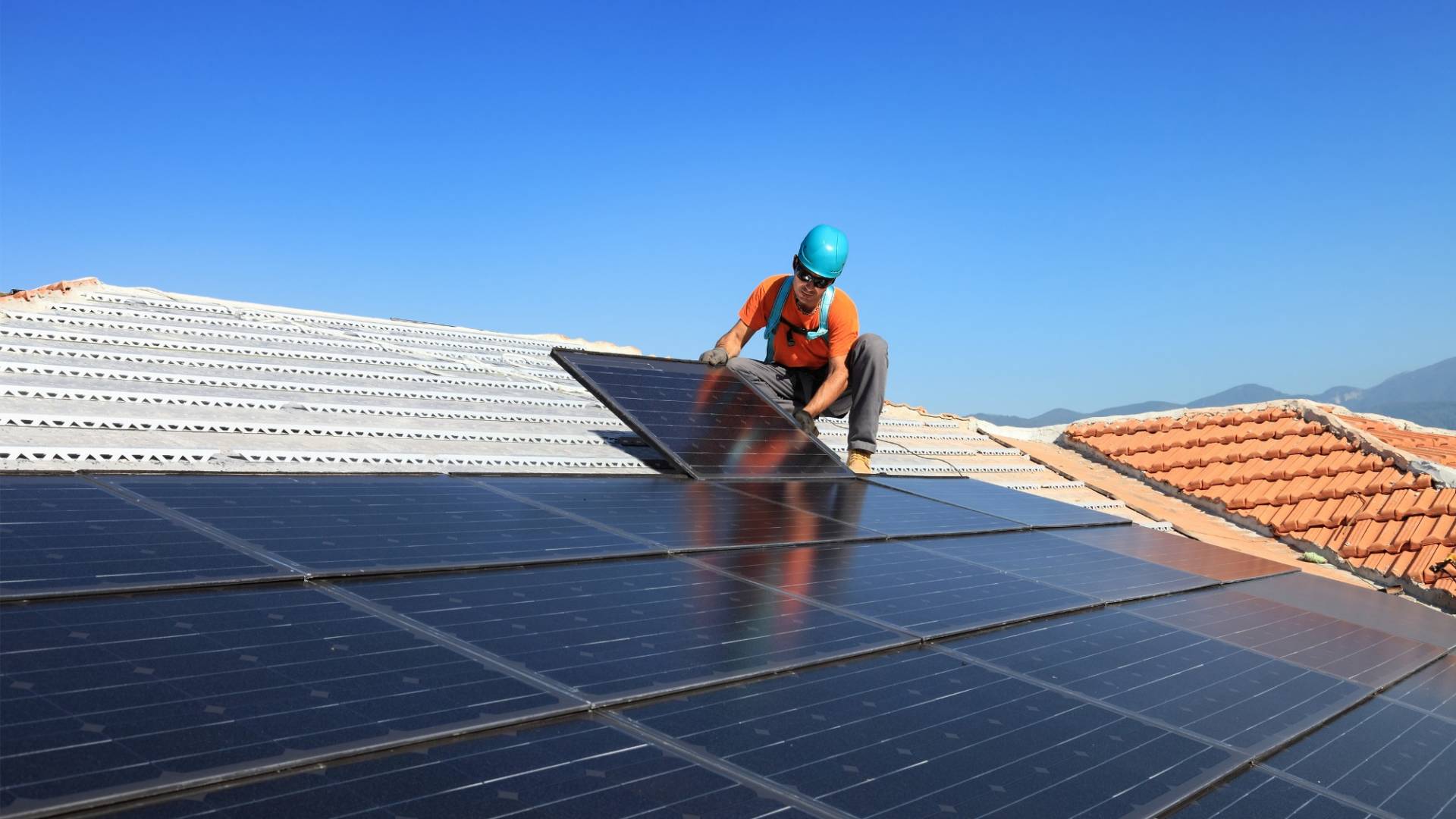 découvrez les avantages de l'assurance photovoltaïque pour protéger votre investissement. garantissez la pérennité de vos panneaux solaires face aux risques climatiques, aux dommages matériels et aux pannes techniques. optez pour une couverture complète et sécurisez votre rendement énergétique dès aujourd'hui.