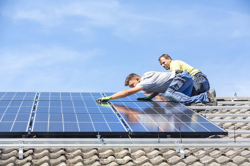 découvrez comment l'assurance photovoltaïque protège votre investissement en panneaux solaires contre les aléas climatiques et les dommages, tout en garantissant une rentabilité optimale de votre installation.