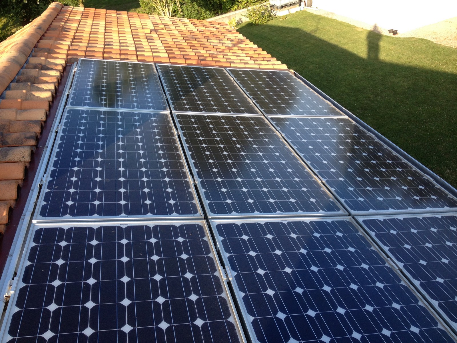 découvrez comment l'assurance photovoltaïque peut protéger votre investissement solaire. protégez vos panneaux solaires contre les aléas climatiques, le vol et les dommages, tout en garantissant une tranquillité d'esprit pour vos économies d'énergie.