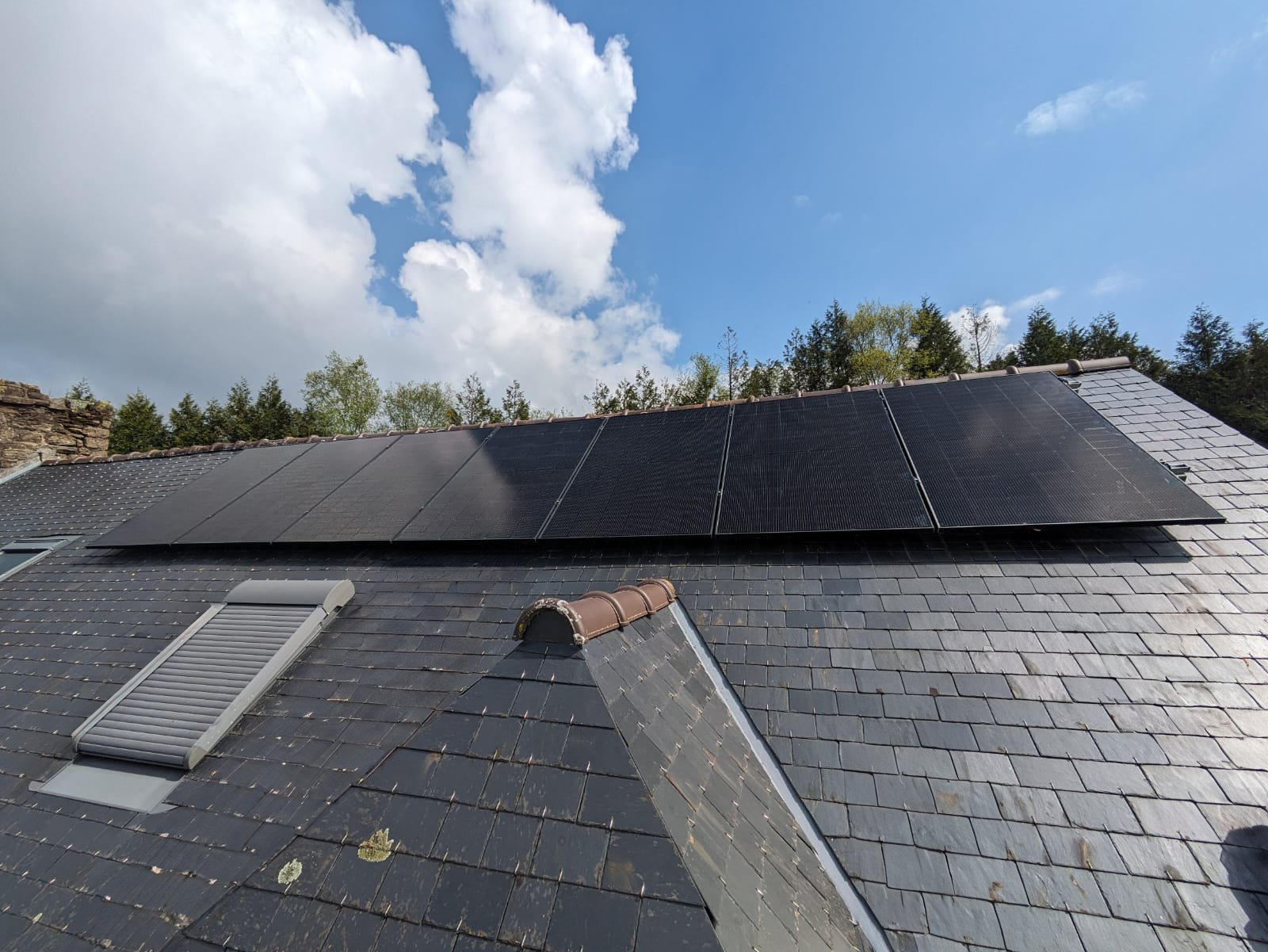 découvrez les avantages de l'autoconsommation photovoltaïque : économisez sur vos factures d'énergie, réduisez votre empreinte carbone et profitez d'une source d'énergie renouvelable et durable pour votre foyer ou votre entreprise.