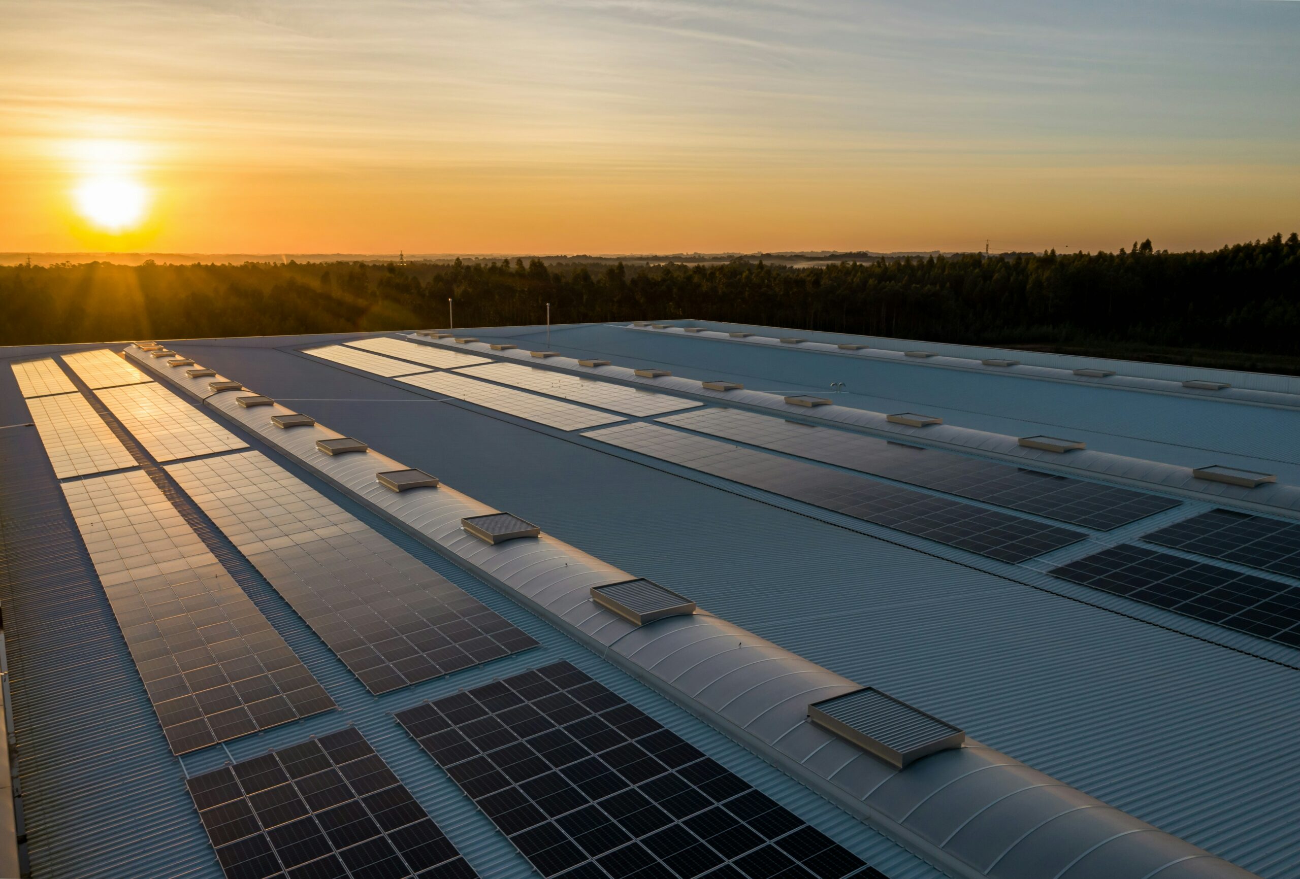 découvrez l'autoconsommation photovoltaïque, une solution durable pour produire votre propre électricité et réduire vos factures énergétiques. adoptez cette pratique éco-responsable et faites le choix de l'indépendance énergétique tout en contribuant à la protection de l'environnement.