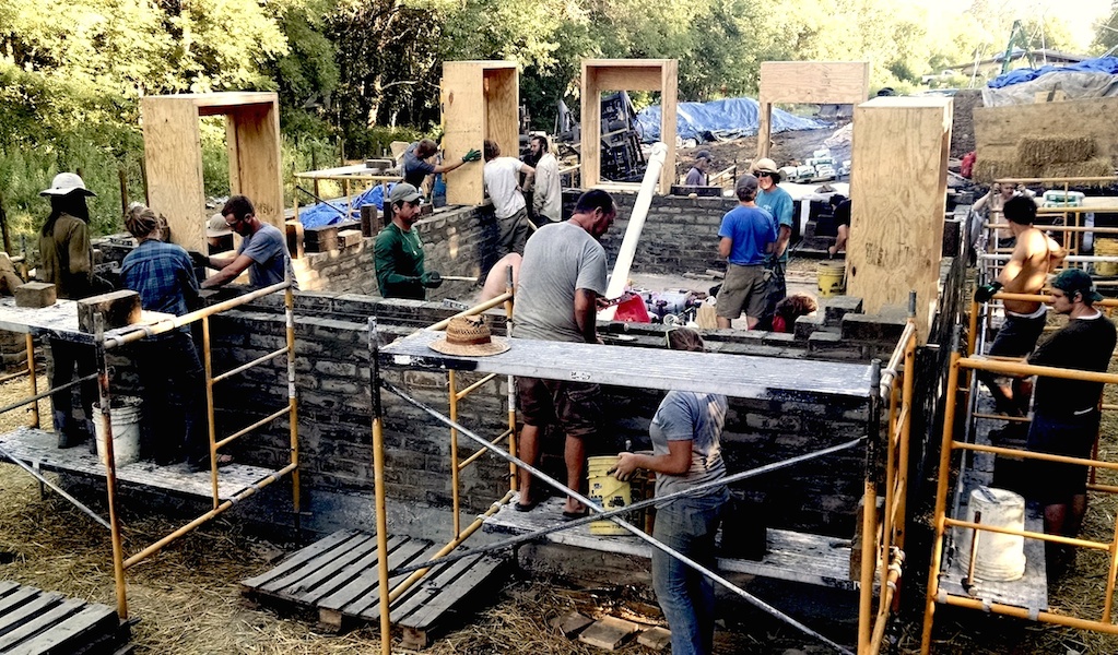 découvrez notre guide complet sur l'autoconstruction photovoltaïque. apprenez à concevoir et installer votre propre système solaire pour réduire vos factures d'énergie et contribuer à la transition énergétique. profitez des conseils pratiques, des étapes clés et des astuces pour réussir votre projet d'autoconstruction pv.