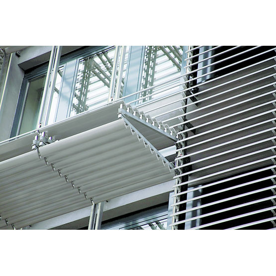 découvrez l'auvent solaire, une solution innovante pour ombrager votre espace extérieur tout en préservant l'environnement. idéal pour les terrasses et jardins, cet accessoire moderne offre protection contre les uv, économie d'énergie et esthétique alléchante. profitez d'un confort optimal en toutes saisons !