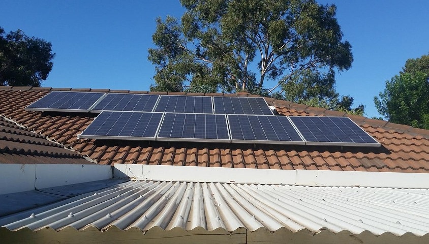 découvrez les avantages et inconvénients des panneaux solaires : économisez sur vos factures d'énergie, réduisez votre empreinte carbone, mais apprenez également sur les coûts d'installation et la dépendance aux conditions météorologiques. informez-vous avant de passer à l'énergie solaire.