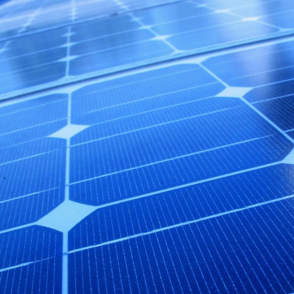 découvrez les nombreux avantages de l'énergie solaire photovoltaïque (pv) pour votre maison ou votre entreprise. profitez d'économies sur vos factures d'électricité, d'une empreinte carbone réduite, et d'une source d'énergie renouvelable inépuisable. transformez la lumière du soleil en électricité et contribuez à un avenir durable.