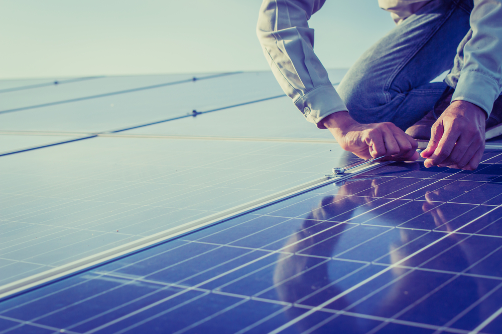 découvrez les avantages et inconvénients des panneaux photovoltaïques. apprenez comment cette source d'énergie renouvelable peut réduire vos factures d'électricité et contribuer à un avenir durable, tout en considérant les coûts d'installation et l'impact environnemental.