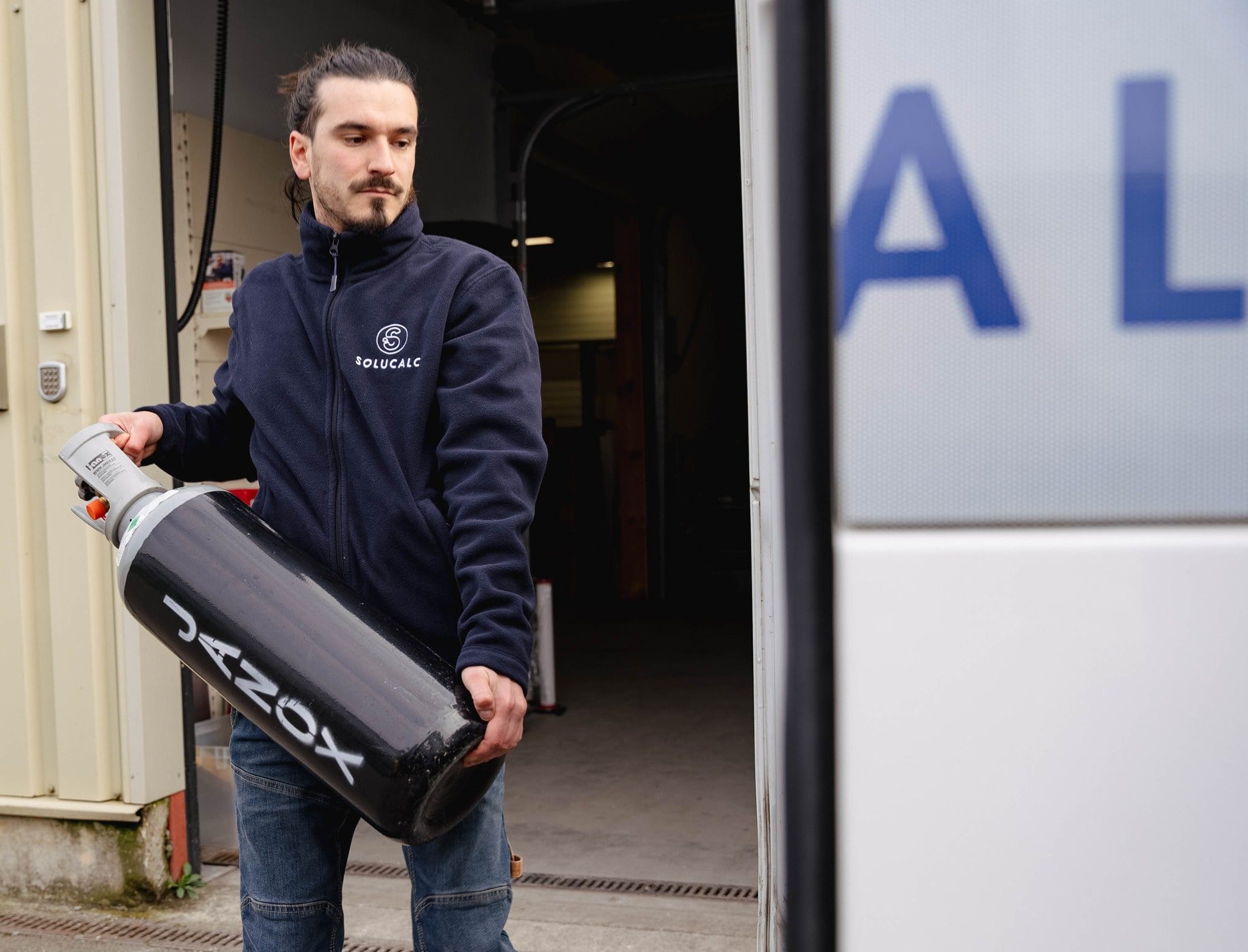 découvrez nos avis sur les adoucisseurs d'eau pour comprendre leur efficacité et choisir le meilleur modèle pour votre foyer. profitez d'une eau douce et de tous ses bienfaits grâce à nos conseils et retours d'expérience.