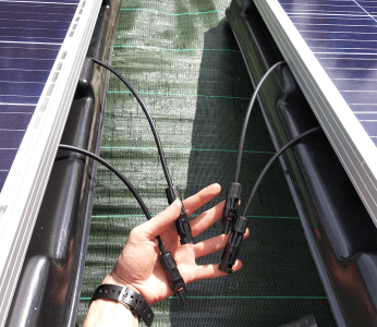 découvrez notre kit panneau solaire 220v, idéal pour convertir l'énergie solaire en électricité. conçu pour un usage domestique et professionnel, ce kit complet vous permettra d'optimiser votre production d'énergie tout en réduisant vos factures d'électricité. facile à installer et respectueux de l'environnement, transformez votre quotidien avec une solution énergétique durable.