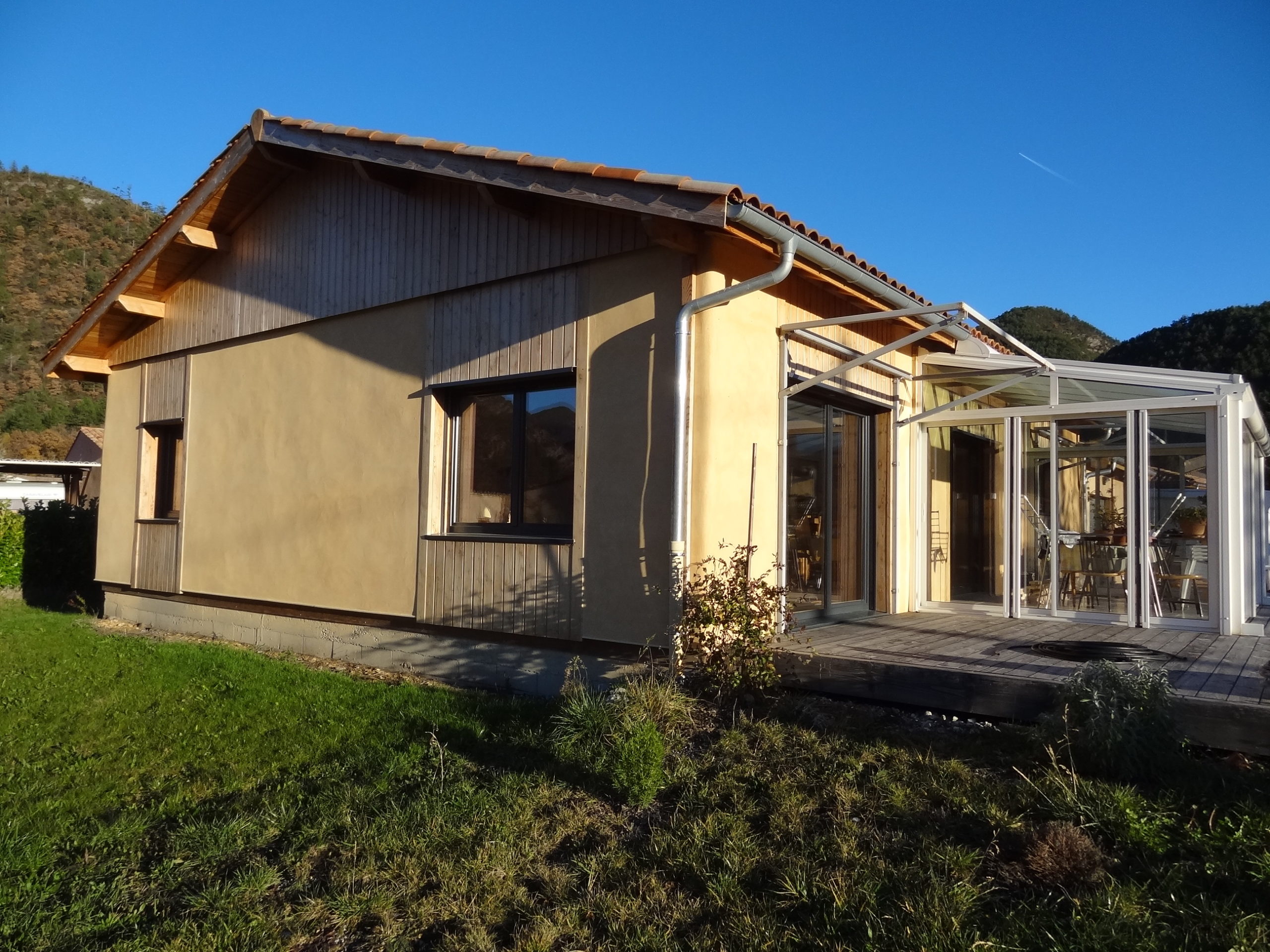 découvrez notre sélection d'avis sur les maisons écologiques : critiques, témoignages et conseils pour vivre de manière durable. informez-vous sur les meilleures pratiques pour construire ou rénover votre habitat respectueux de l'environnement.