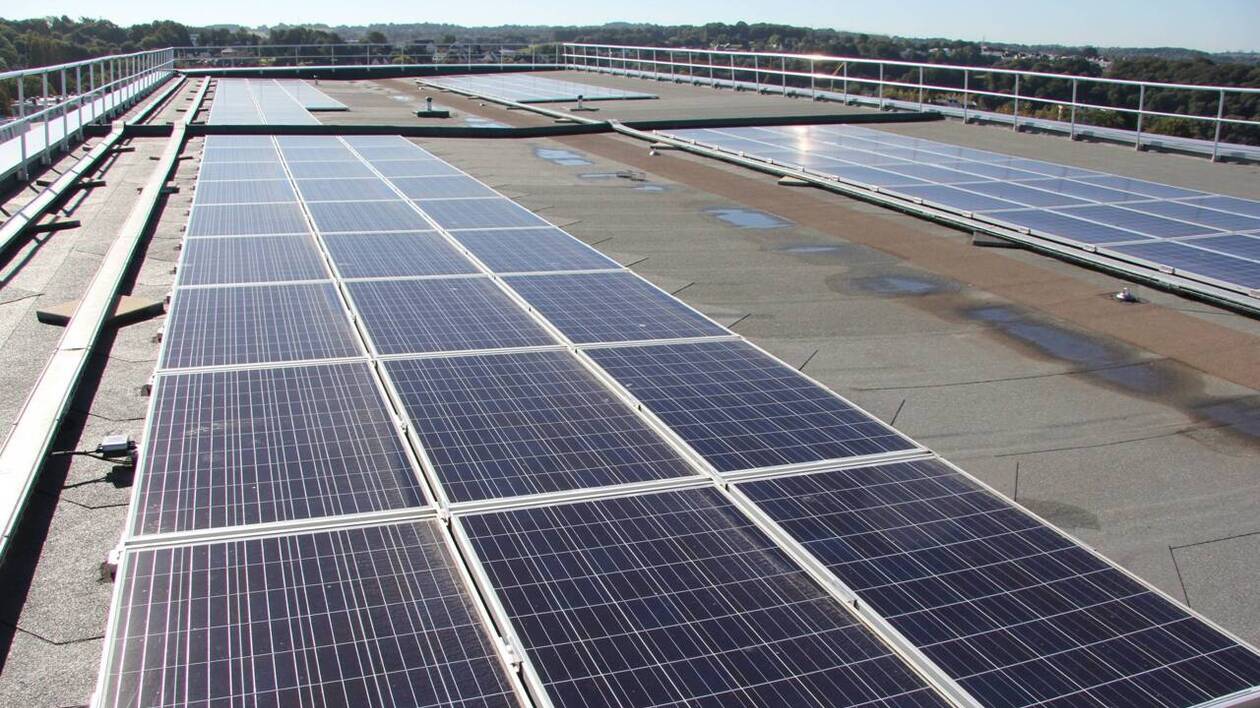 découvrez les avis sur les panneaux solaires en bretagne : efficacité, rentabilité et satisfaction des utilisateurs. informez-vous pour faire le meilleur choix pour votre installation solaire.