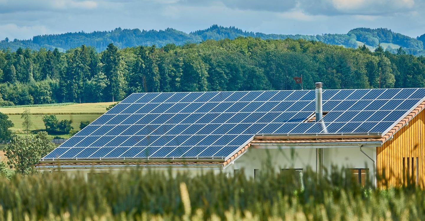 découvrez les avis sur les panneaux photovoltaïques pour mieux comprendre leurs avantages et inconvénients. informez-vous sur les retours d'expérience des utilisateurs et les performances des systèmes solaires afin de faire un choix éclairé pour votre projet d'énergie renouvelable.