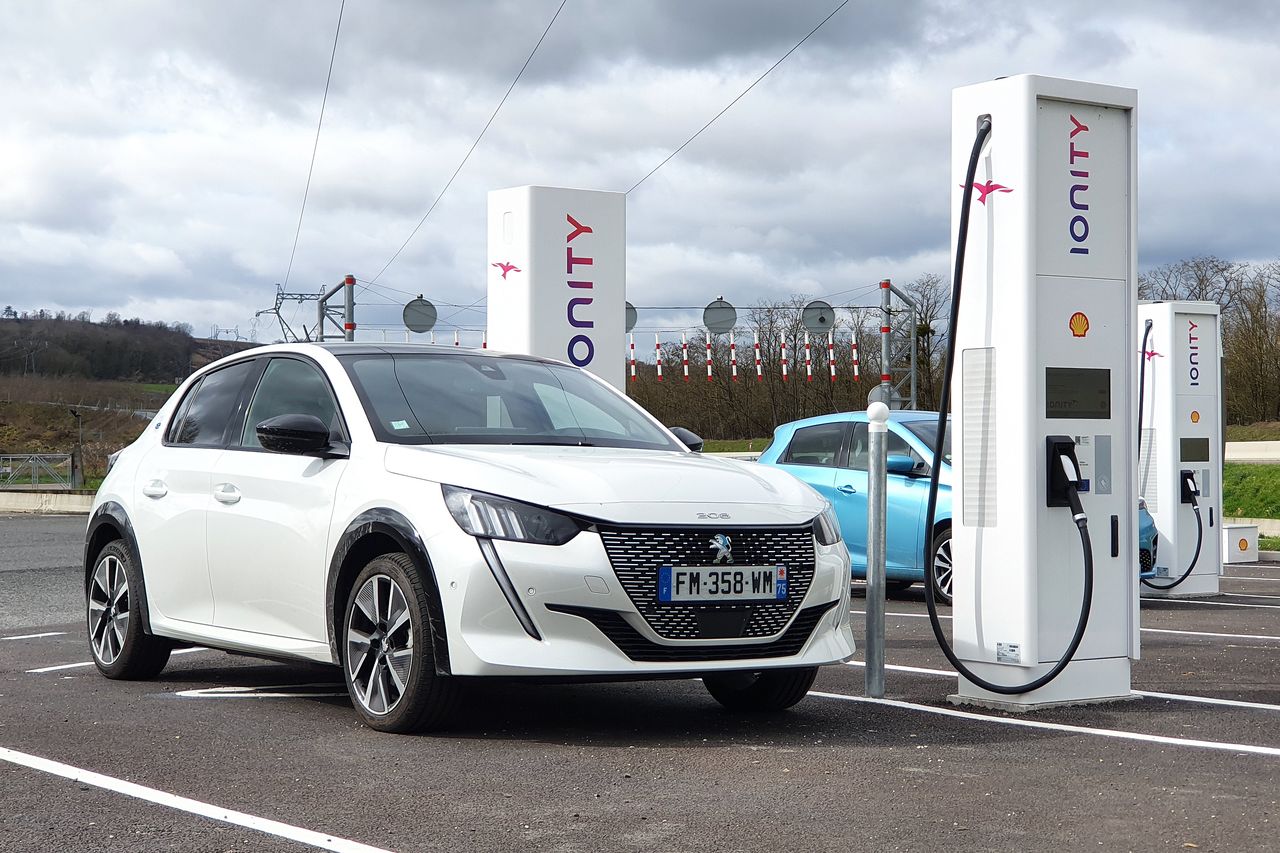 découvrez notre sélection d'avis sur les voitures électriques : performance, autonomie, technologies et plus encore. trouvez le modèle qui vous convient le mieux et restez informé des dernières tendances du marché des véhicules écologiques.