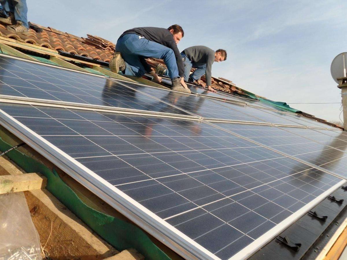 découvrez les services d'un avocat spécialisé en droit photovoltaïque pour vous accompagner dans vos projets d'énergie solaire. bénéficiez de conseils juridiques experts pour naviguer à travers la réglementation et optimiser vos installations photovoltaïques.