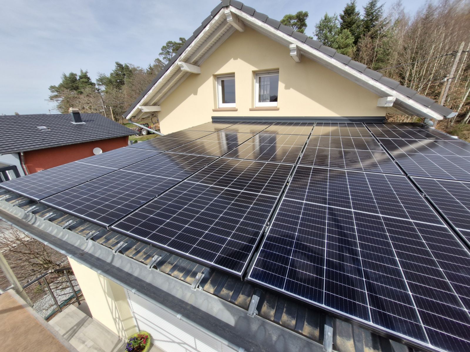 découvrez le bac acier photovoltaïque, une solution innovante pour allier durabilité et production d'énergie. ce système léger et résistant permet d'optimiser l'installation de panneaux solaires tout en garantissant une excellente étanchéité et une esthétique moderne. idéal pour les constructions neuves et les rénovations, il participe à la transition énergétique.
