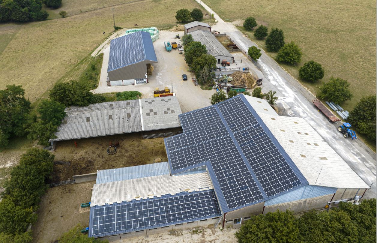 découvrez le bac acier photovoltaïque (pv), une solution innovante alliant durabilité et production d'énergie solaire. idéal pour les projets professionnels et résidentiels, ce matériau robuste permet d'optimiser l'efficacité énergétique tout en assurant une protection optimale de vos bâtiments.