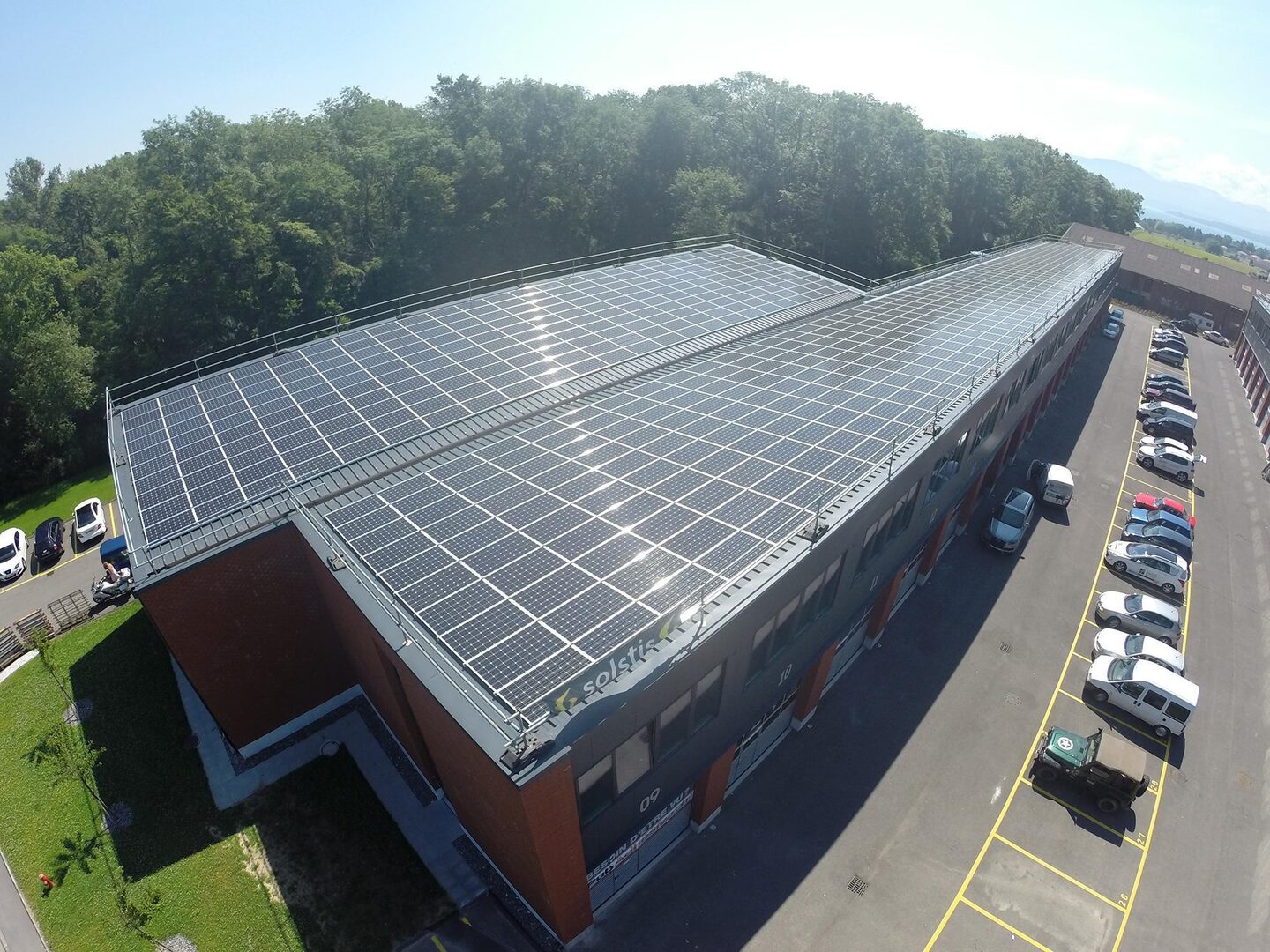 découvrez le bail photovoltaïque, une solution innovante pour exploiter l'énergie solaire tout en réduisant vos coûts d'électricité. apprenez comment ce contrat avantageux permet d'installer des panneaux solaires sans frais initiaux, tout en bénéficiant d'une énergie renouvelable et durable. idéal pour les entreprises et les particuliers souhaitant investir dans un avenir écologique.