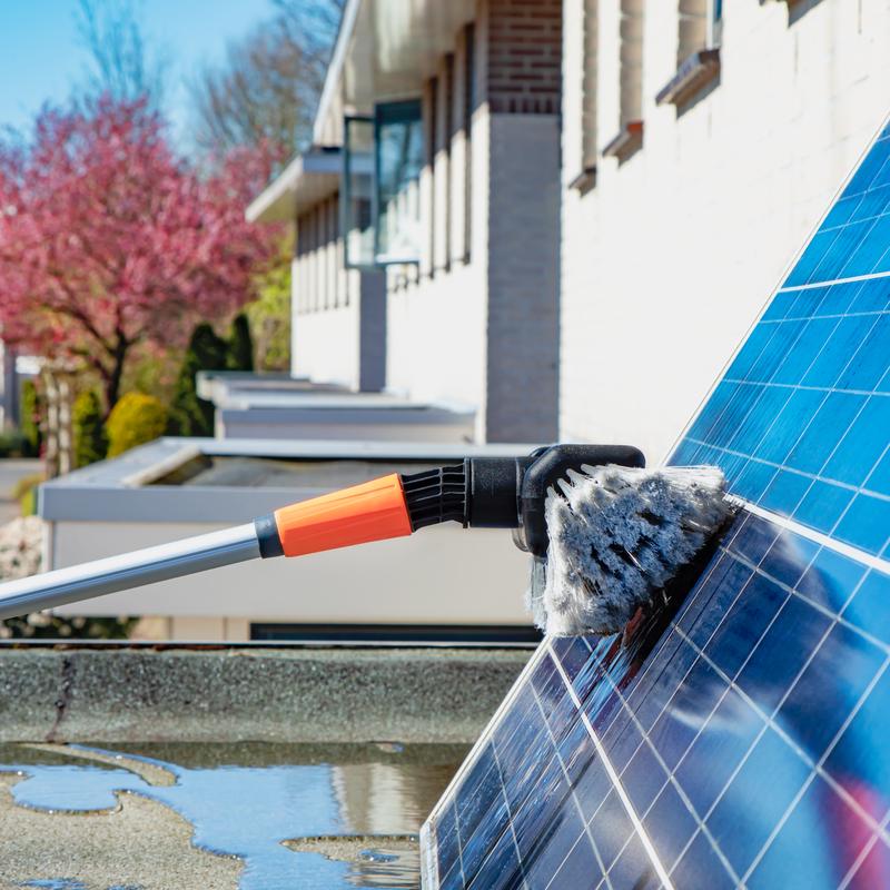 découvrez notre balai spécialement conçu pour le nettoyage des panneaux solaires. assurez un rendement optimal en éliminant facilement la poussière et les débris. idéal pour les particuliers et les professionnels, ce balai facilite l'entretien de vos installations solaires.