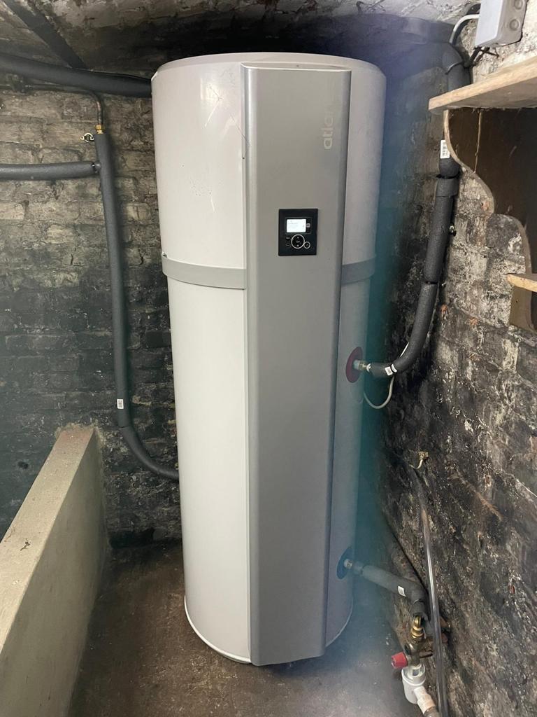 découvrez le ballon thermodynamique, une solution innovante pour le chauffage de l'eau sanitaire et le chauffage central. économique et écologique, ce système utilise les principes de la thermodynamique pour optimiser la consommation d'énergie tout en garantissant un confort optimal dans votre habitation.