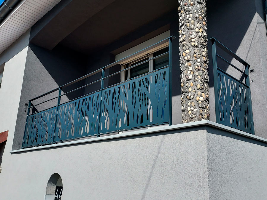 découvrez notre sélection de balustrades pour balcons, alliant esthétique et sécurité. idéales pour embellir votre espace extérieur tout en garantissant une protection optimale. explorez nos designs variés adaptés à tous les styles !