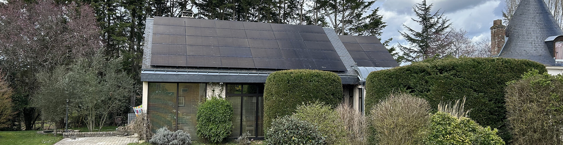 découvrez les avantages des bannières photovoltaïques, une solution énergétique innovante qui maximise l'espace tout en produisant de l'électricité verte. idéales pour les bâtiments commerciaux et résidentiels, ces bannières allient esthétique et efficacité.