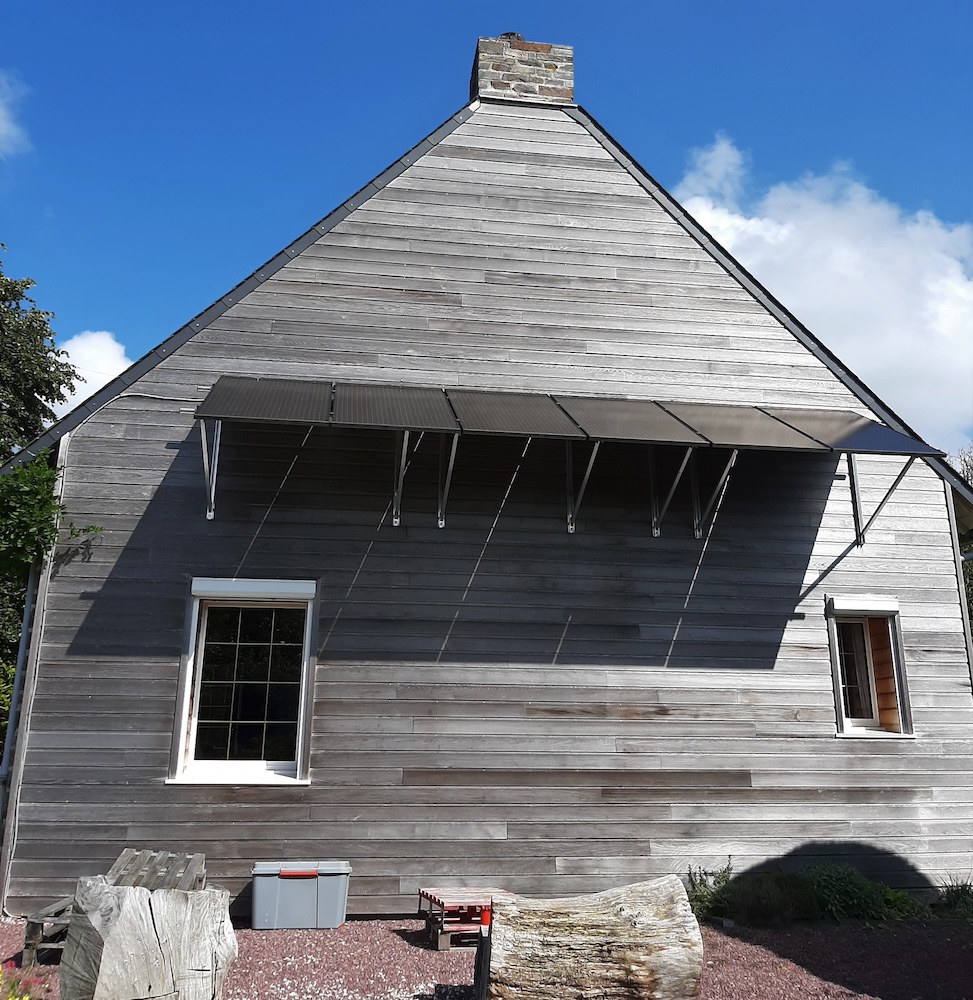 découvrez le bardage solaire, une solution innovante combinant esthétique et durabilité. optimisez l'efficacité énergétique de votre bâtiment tout en embellissant votre façade grâce à des panneaux solaires intégrés. transformez votre espace de vie en un environnement éco-responsable et moderne.