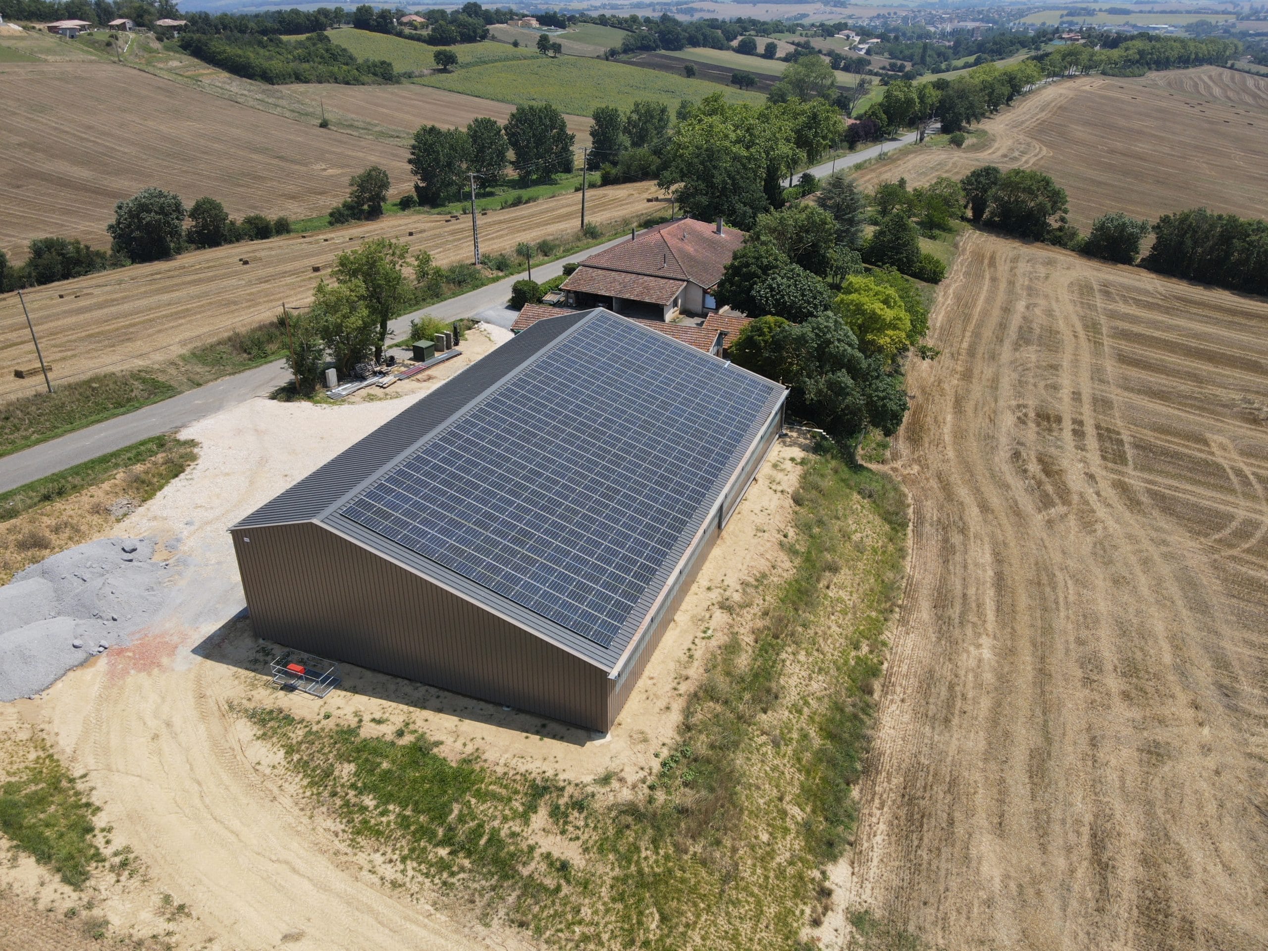 découvrez comment un bâtiment agricole solaire peut transformer la gestion de votre exploitation agricole. optimisez votre production tout en réduisant votre impact environnemental grâce à des solutions d'énergie renouvelable innovantes.