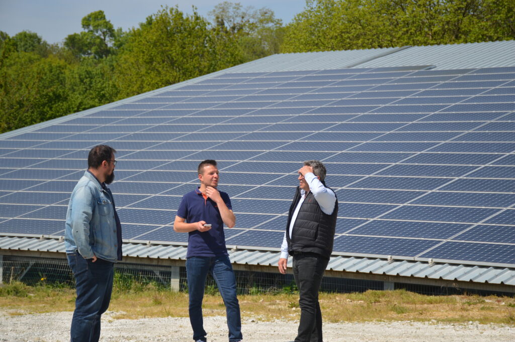 découvrez comment les bâtiments peuvent tirer parti de l'énergie solaire grâce à des systèmes photovoltaïques innovants. optimisez votre consommation d'énergie tout en réduisant votre empreinte carbone avec des solutions durables et performantes.