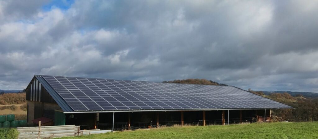 découvrez comment les bâtiments photovoltaïques ruraux transforment l'énergie solaire en atout pour l'agriculture durable. optimisez votre espace tout en réduisant votre empreinte carbone grâce à des solutions innovantes et respectueuses de l'environnement.