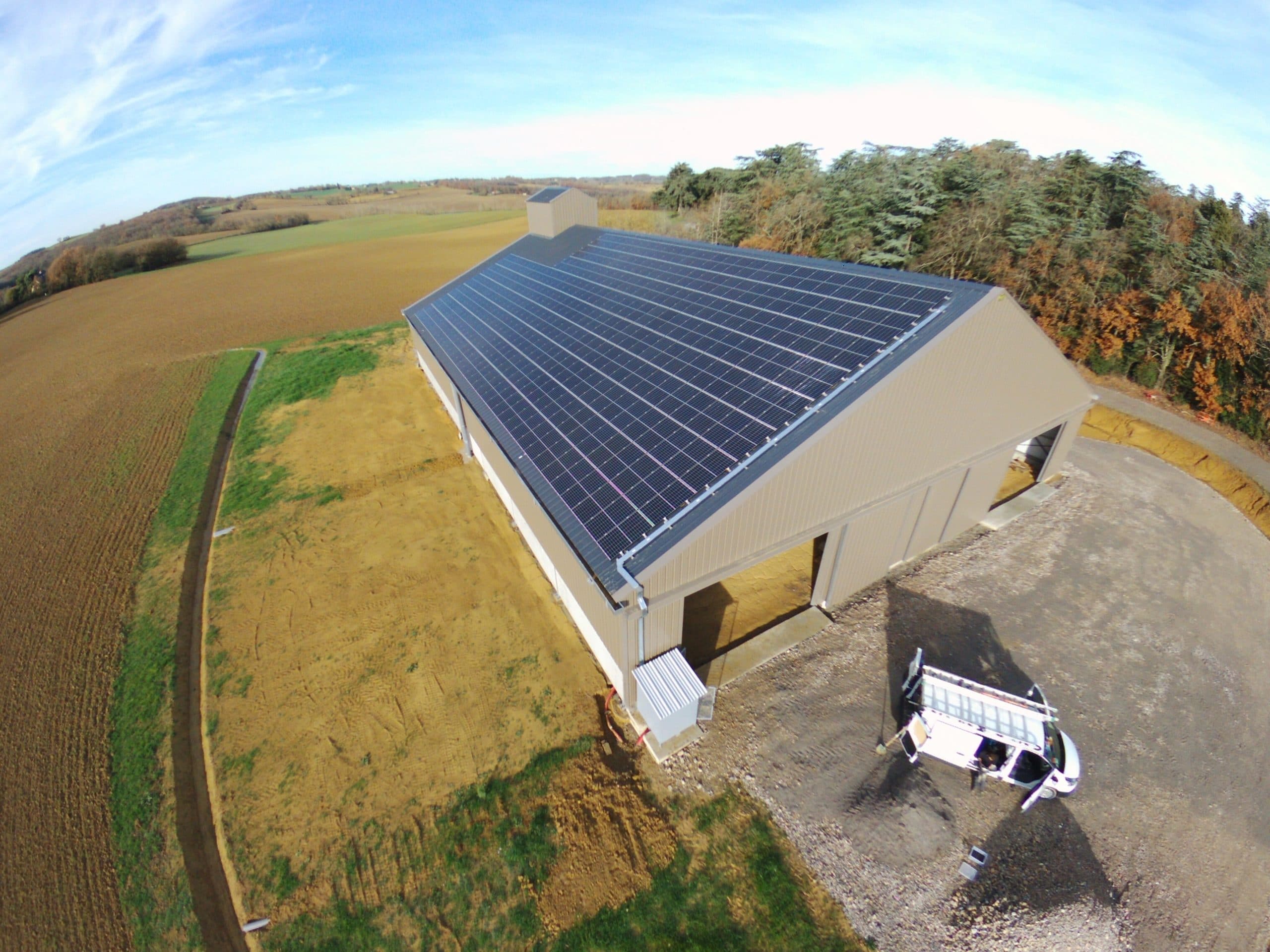 découvrez notre bâtiment photovoltaïque de 100 kwc, conçu pour maximiser l'efficacité énergétique et réduire votre empreinte carbone. idéal pour les entreprises et les collectivités souhaitant investir dans des solutions durables et économes en énergie.