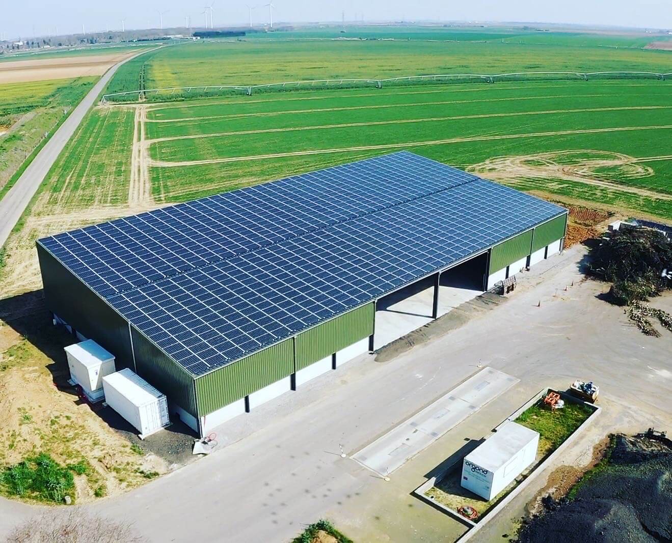 découvrez notre bâtiment photovoltaïque de 300 kwc, une solution durable et écoénergétique pour la production d'électricité. profitez d'un espace conçu pour optimiser la collecte solaire tout en réduisant votre empreinte carbone.