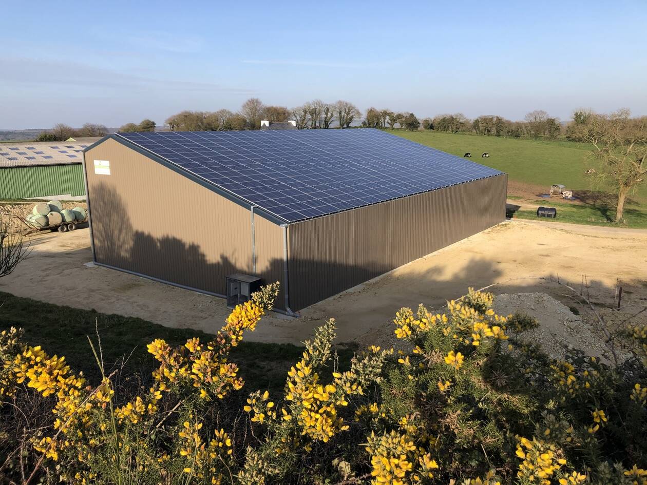découvrez les avantages d'un bâtiment photovoltaïque, une solution innovante et durable pour produire votre propre énergie solaire tout en réduisant votre empreinte carbone. optimisez vos coûts énergétiques et participez à la transition énergétique avec des infrastructures écologiques.