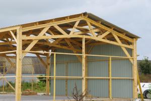 découvrez notre bâtiment solaire en bois, une solution écologique et durable alliant esthétisme et performance énergétique. profitez d'un espace de vie sain et respectueux de l'environnement, conçu pour maximiser l'efficacité énergétique tout en minimisant l'impact carbone.