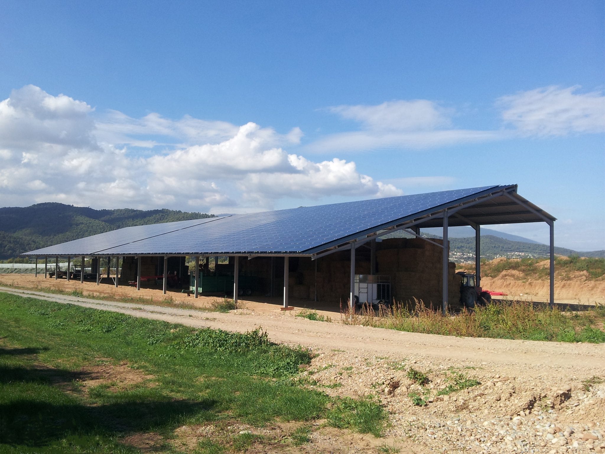découvrez comment les bâtiments photovoltaïques ruraux révolutionnent l'agriculture durable en alliant production d'énergie renouvelable et optimisation des espaces. profitez d'une solution innovante pour améliorer l'efficacité énergétique de vos exploitations tout en préservant l'environnement.