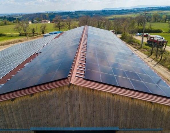 découvrez notre solution innovante de bâtiment équipé de panneaux photovoltaïques de 100 kw, idéale pour maximiser l'efficacité énergétique et réduire vos factures d'électricité. optez pour une construction durable et respectueuse de l'environnement avec notre technologie avancée.