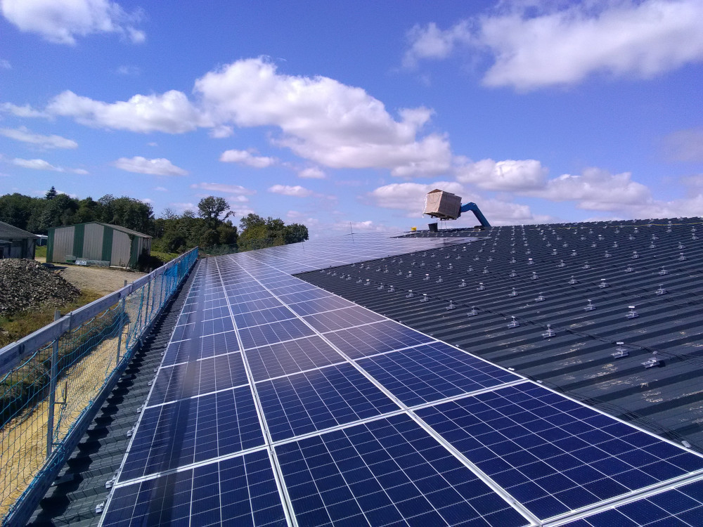 découvrez les avantages des bâtiments solaires : des constructions innovantes et durables qui exploitent l'énergie du soleil pour réduire votre empreinte carbone, diminuer vos factures d'énergie et contribuer à un avenir écologique.